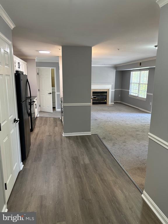 Building Photo - 9708 Lake Point Ct Unit 302