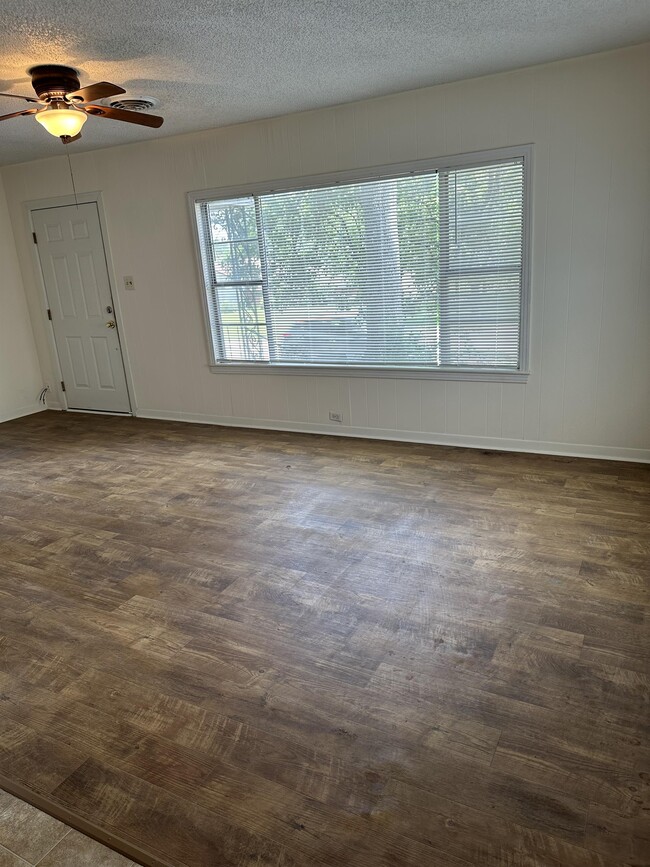 Photo - 100 W Stone St