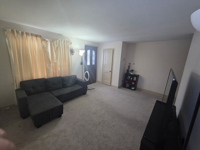 Building Photo - 1935 Searles Rd