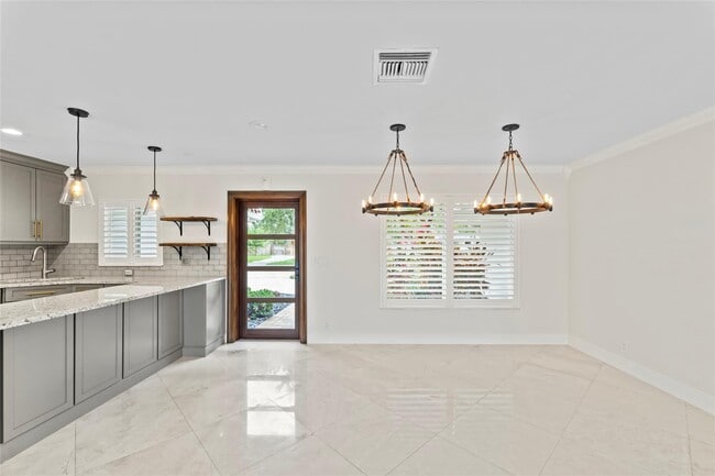 Photo - 2530 NE 49th St