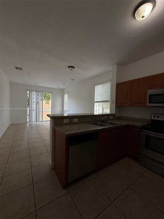 Photo - 17640 NW 73rd Ave Unidad 200-19