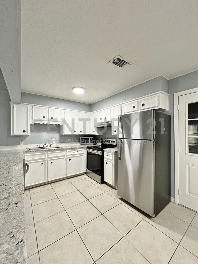 Photo - Beautifully Updated 5/3/2 in Fort Worth For Rent!