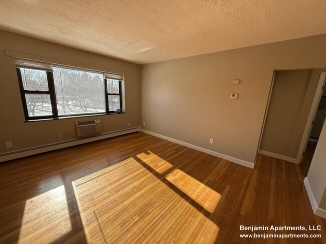 Building Photo - 274 Grove St Unit 1