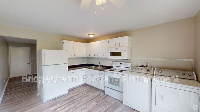 Building Photo - 5405 Broomall St Rental