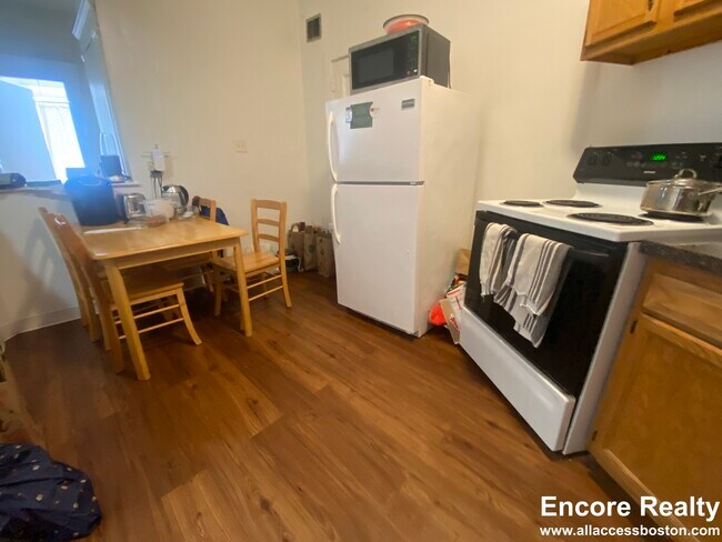 Photo - 1589 Beacon St Unidad 8