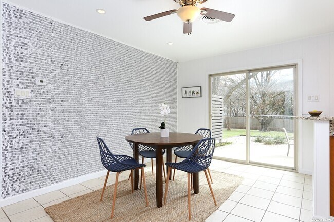 2806 Belvoir Dr