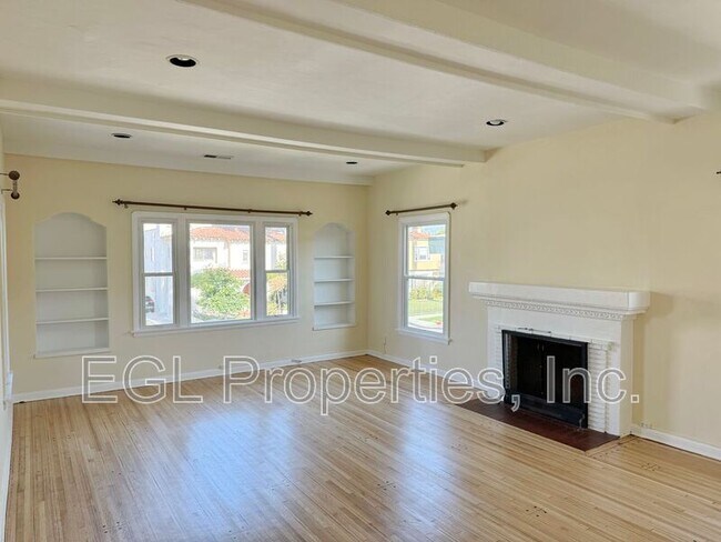 Photo - 134 N Hamilton Dr House