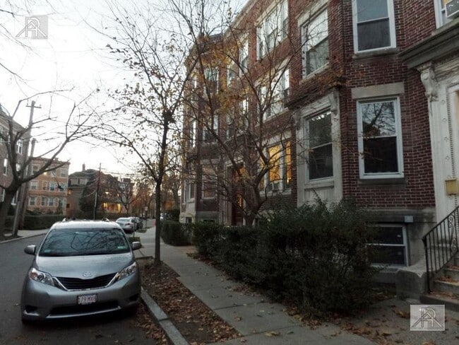 Photo - 5 bedroom in Brookline MA 02446 Unidad 1 COPY