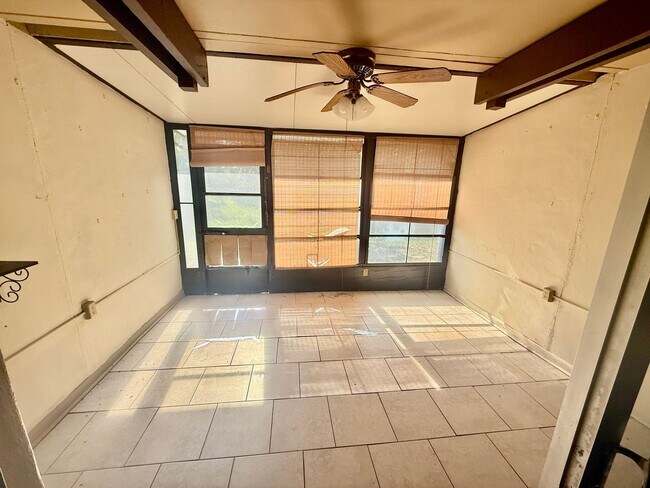 Photo - ROYAL OAK TOWNHOUSE Unidad A129