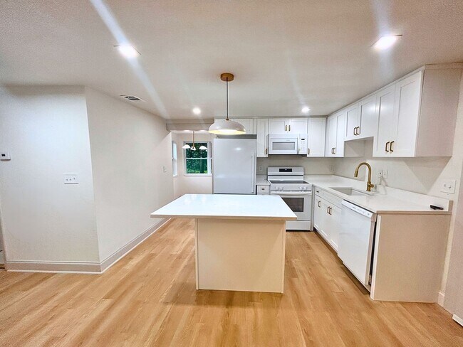 Photo - Newly Renovated 2-Bed, 1-Bath Duplex with ...