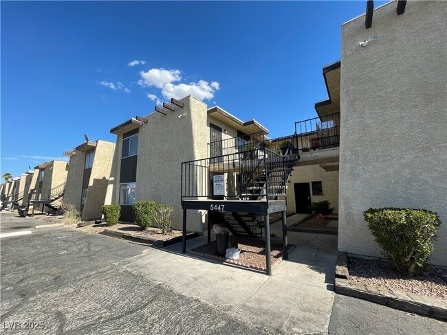 Building Photo - 5447 Retablo Ave Unit 4 Rental