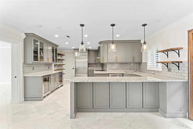 Photo - 2530 NE 49th St