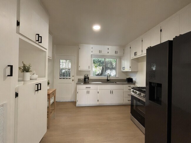 Photo - 6817-6819 N Figueroa St Apartamentos