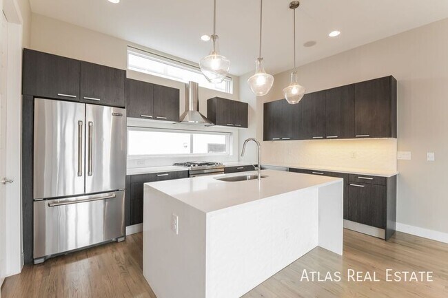 Photo - 2121 N Marion St