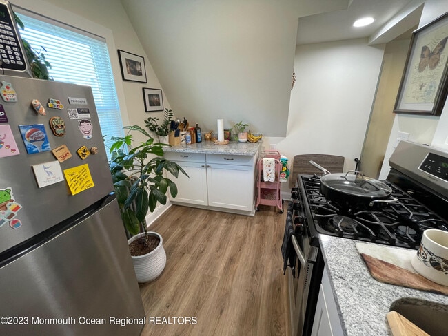 Photo - 303 7th Ave