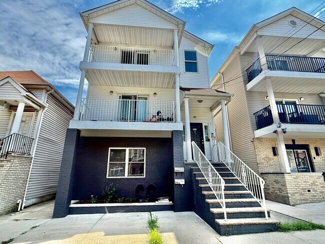 Building Photo - 264 Custer Ave Unit 2
