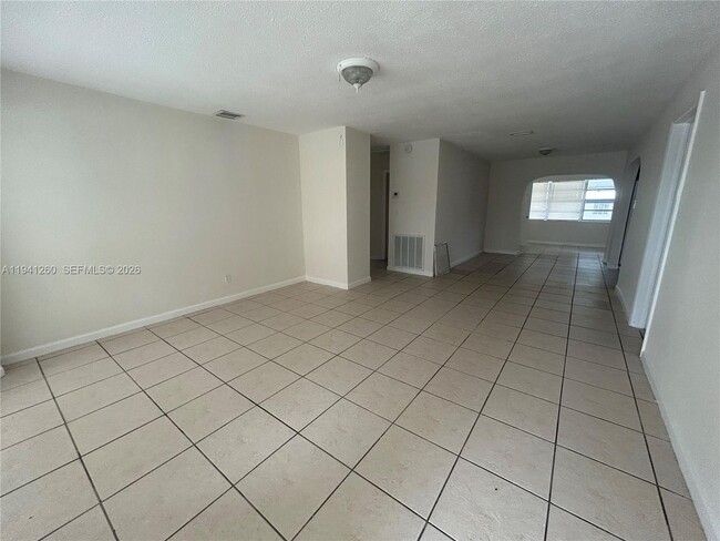 Photo - 5225 Mayo St