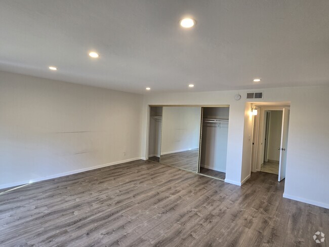 Building Photo - 2700 Cahuenga Blvd E Unit CHTC 3209 Rental