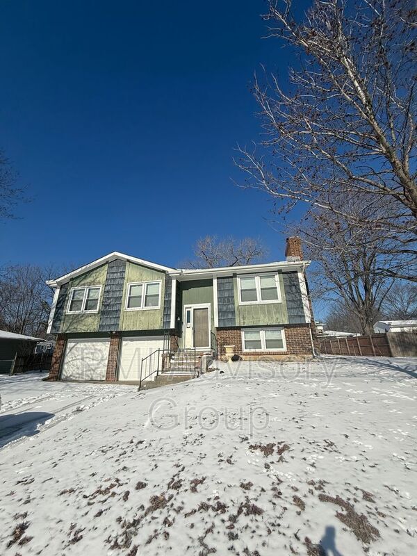 Photo - 2724 SE Lakeshore Blvd