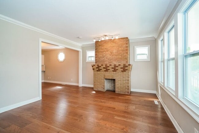 Photo - 764-766 Kelton Ave