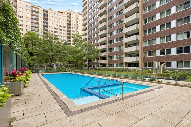 Piscine extérieure - Le Parc