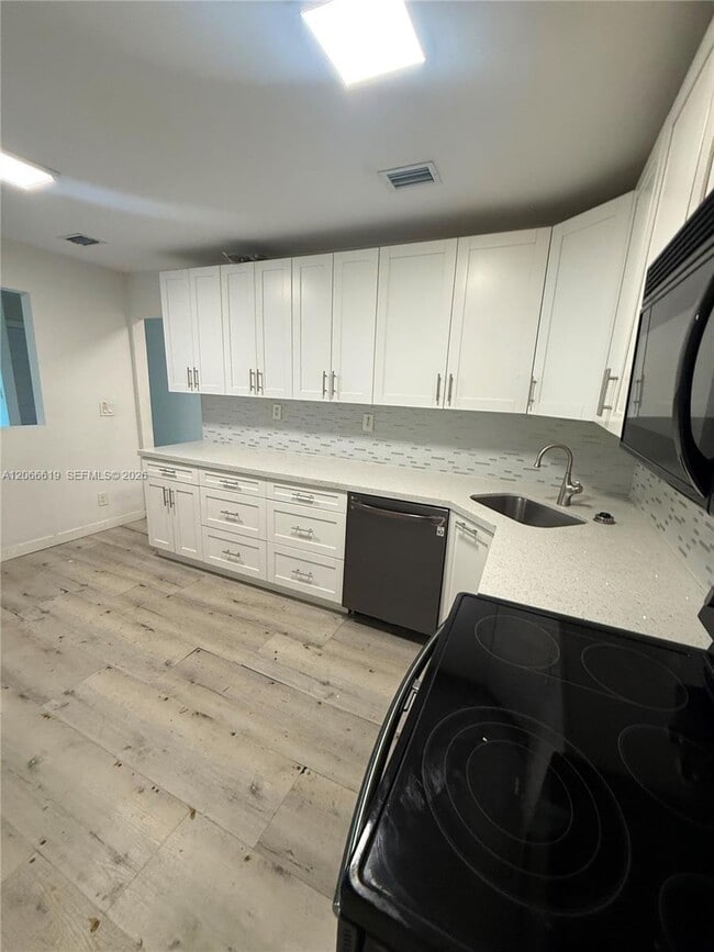 Photo - 2910 NW 6th Ct