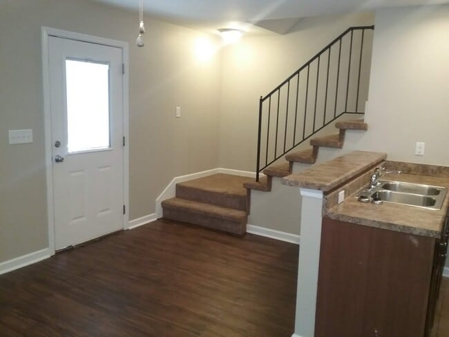 Photo - 1011 Oak St