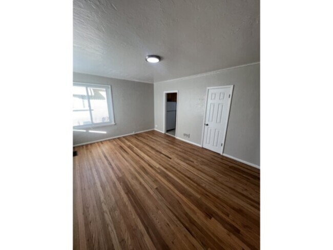 Building Photo - SECTION 8 WELCOME!! Three bedroom two bath... Rental