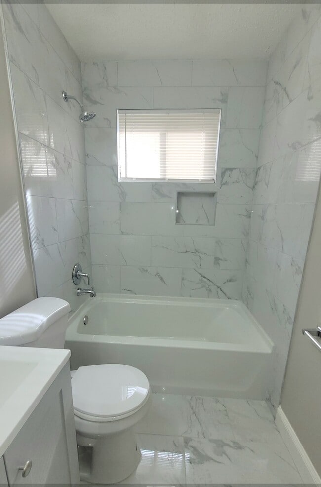 Photo - 293 Charter Ave