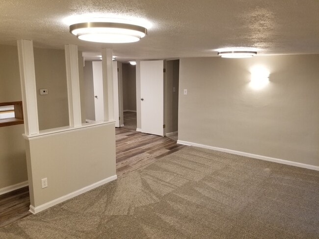 Photo - 5972 State Road 60