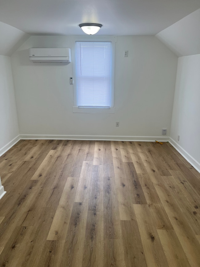 Building Photo - 409 N Clark St Unit 409.5