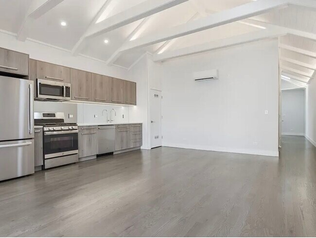 Photo - 1924 W Grand Ave