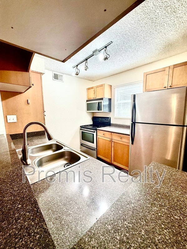 Photo - 2500 Winding Creek Blvd