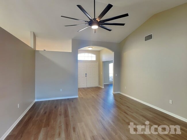 Photo - 7152 Summit Dr