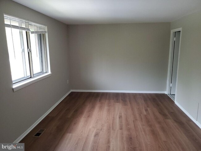 Photo - 7381 Hickory Log Cir