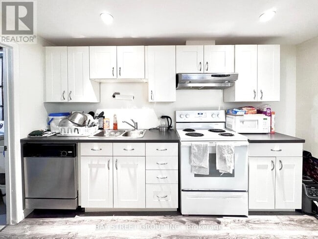 Photo - 445 Harcourt Dr