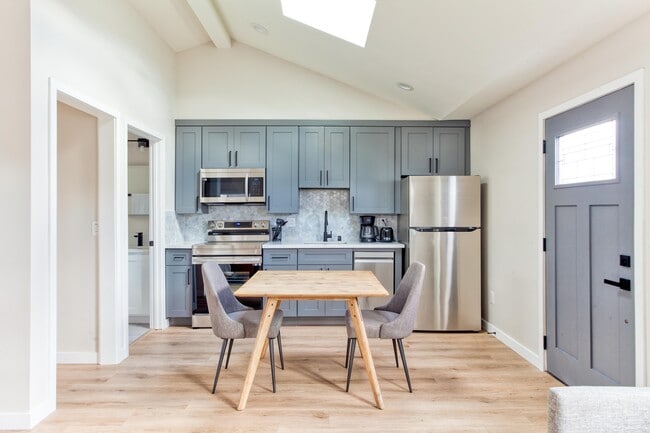 Building Photo - 630 E San Antonio Dr Unit #6