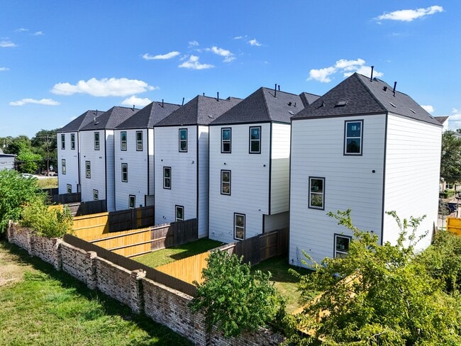 Building Photo - 6324 Del Rio St