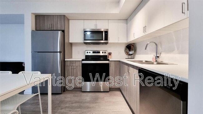 Photo - 625-625 Academy Way