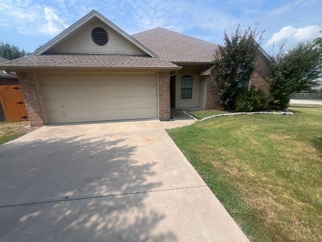 Building Photo - Meander Estates! Large corner lot 3/2/2 Co... Rental