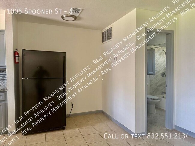 Photo - 1005 Spooner St Unidad 1