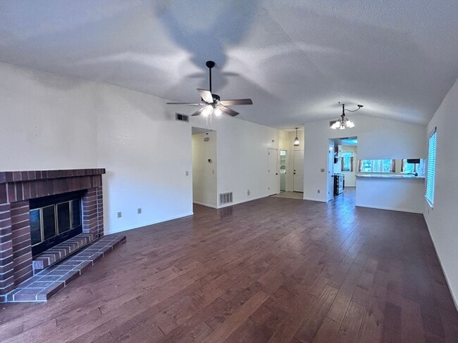 Photo - 1/3 OFF ONE MONTH RENT IF APPROVED AND MOVED IN BY 12/15