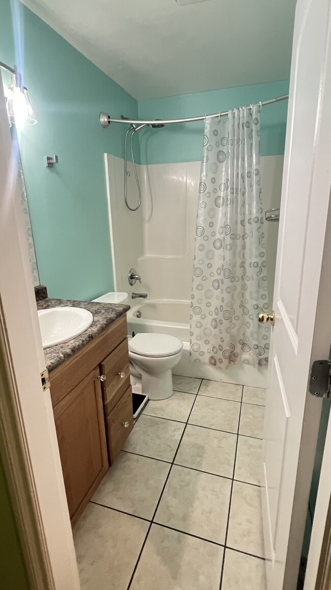 Photo - 665-665 Admirals Rd