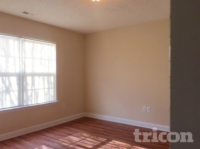 Photo - 919 Lakehill Rd