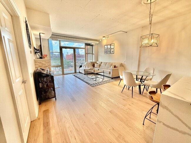 Photo - 1001 W Madison St Unidad 608