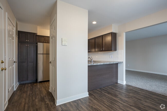 Remodeled 1 Bedroom with Den