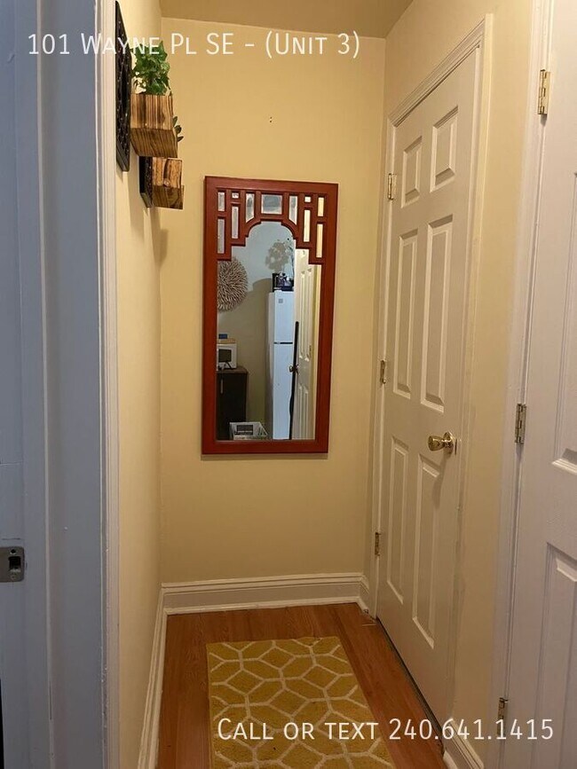 Building Photo - 101 Wayne Pl SE Unit ( 3)