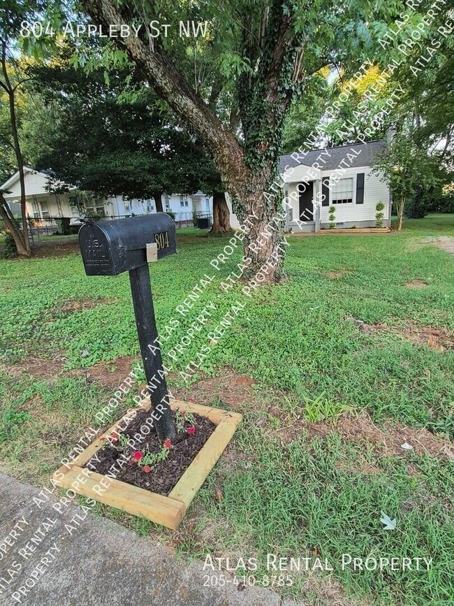 Photo - 804 Appleby St NW