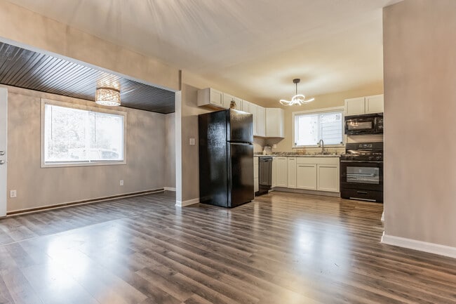 Photo - 1710 W 4th St