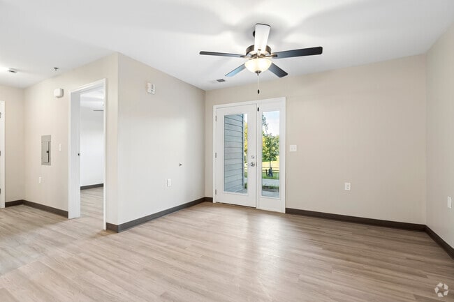 1BR, 1BA - 643SF - Living Room